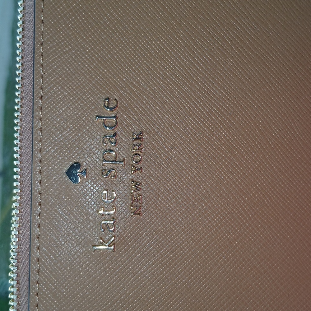 NWT Kate Spade tan leather oversized wristlet - Picture 2 of 6